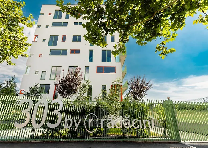 Roots Two - Tranquil Lakeview Escape With Balcony