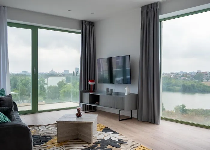 Roots Two - Tranquil Lakeview Escape With Balcony *