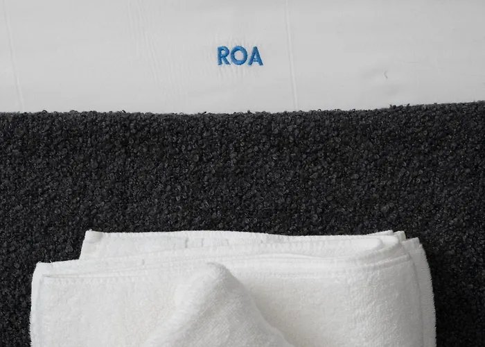 Roots Two - Tranquil Lakeview Escape With Balcony * Βουκουρέστι