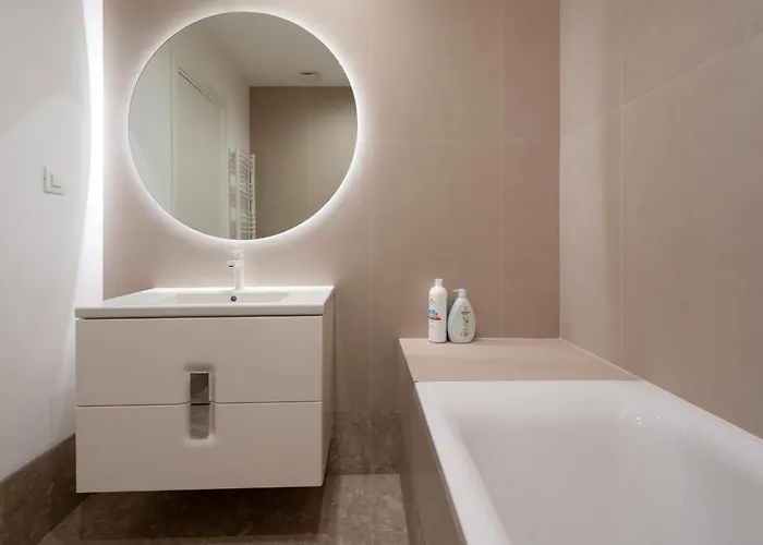 Διαμέρισμα Roots Two - Tranquil Lakeview Escape With Balcony