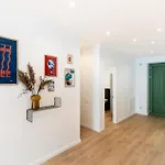 Roots Two - Tranquil Lakeview Escape With Balcony *