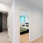 Roots Two - Tranquil Lakeview Escape With Balcony *