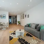 Διαμέρισμα Roots Two - Tranquil Lakeview Escape With Balcony