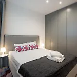 Roots Two - Tranquil Lakeview Escape With Balcony * Βουκουρέστι