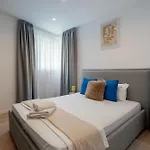 Διαμέρισμα Roots Two - Tranquil Lakeview Escape With Balcony *