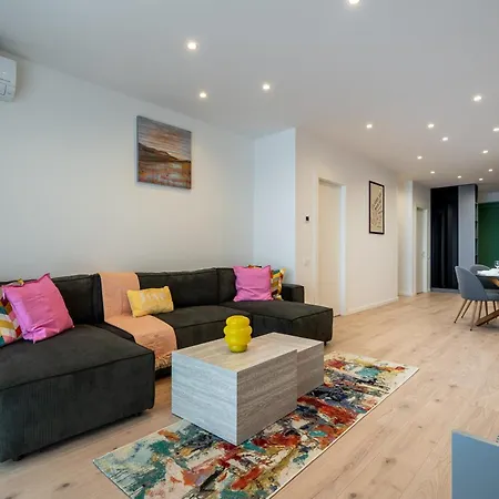 Roots Two - Tranquil Lakeview Escape With Balcony דירה בוקרשט