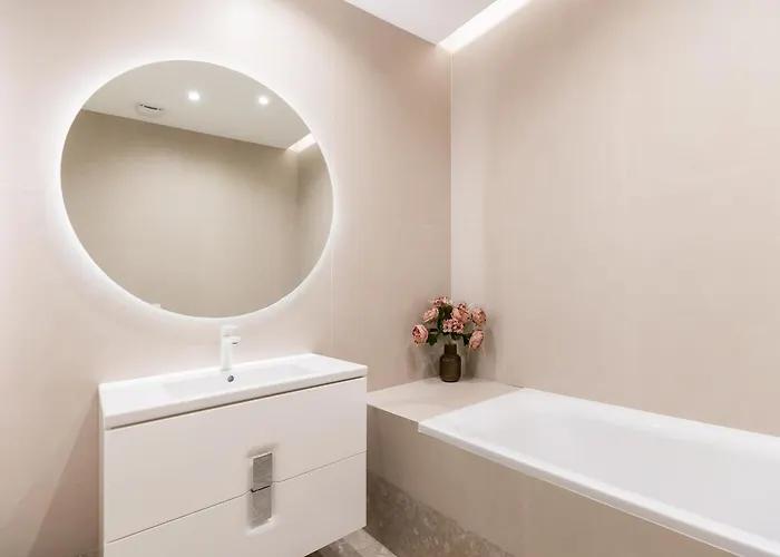 דירה Roots Two - Tranquil Lakeview Escape With Balcony