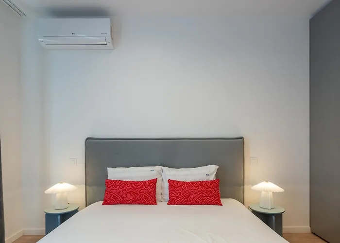 דירה Roots Two - Tranquil Lakeview Escape With Balcony