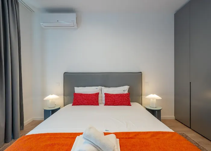 דירה Roots Two - Tranquil Lakeview Escape With Balcony