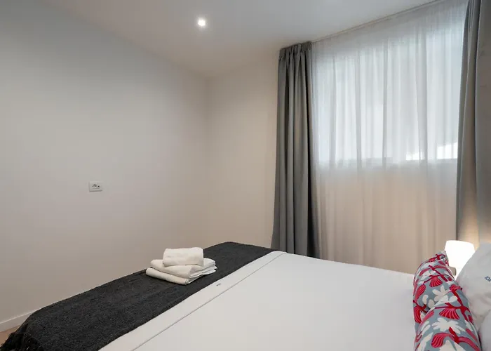 Roots Two - Tranquil Lakeview Escape With Balcony דירה בוקרשט