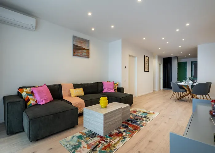 Roots Two - Tranquil Lakeview Escape With Balcony דירה בוקרשט